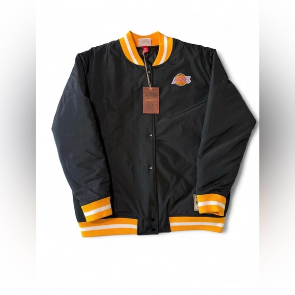 Men’s Mitchell & Ness Black and Yellow Los Angeles Lakers Puffer Jacket - Picture 2 of 8
